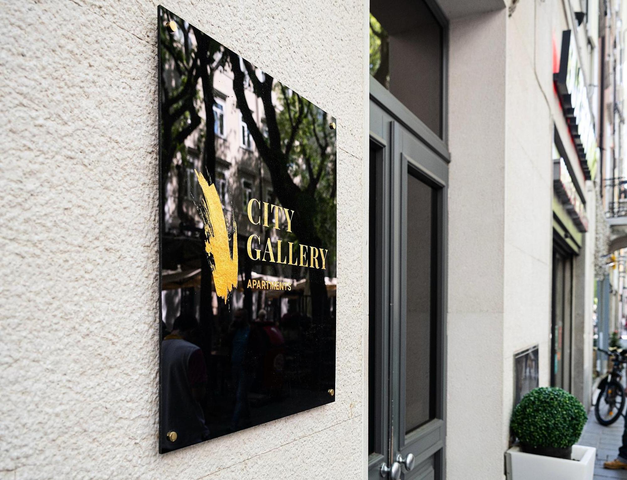 Gallery *